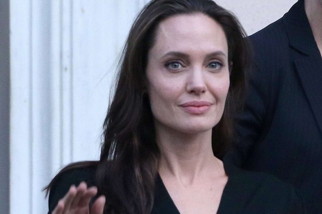 Angelina Jolie amaigrie, elle ne pèserait plus que 34 kilos ! (VIDEO)
