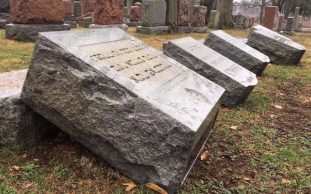 Etats-Unis : des musulmans font une collecte pour réparer les tombes d’un cimetière juif profanées