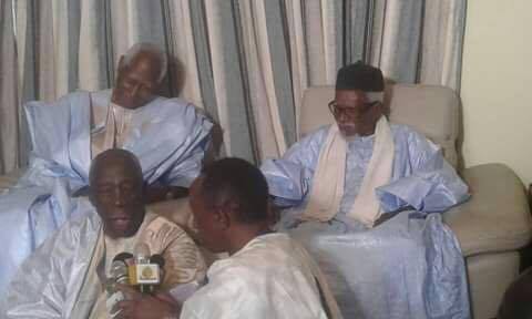 Abdou Diouf reçu par le Khalife général des mourides (Images et Vidéo)
