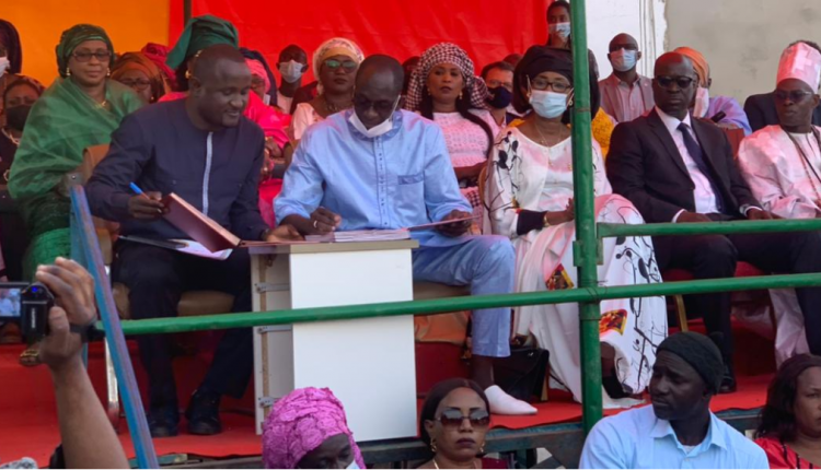 Abdoulaye Diouf Sarr préside le lancement du Guichet Nano-Crédit du Quai de pêche de Yoff (video)