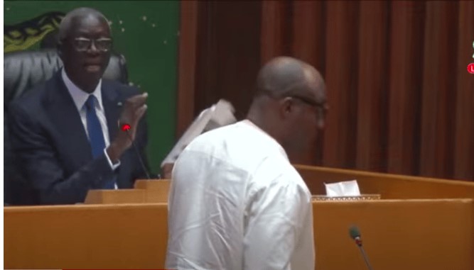 Assemblée : altercation entre Barth et le président Amadou M. Diop, le micro coupé