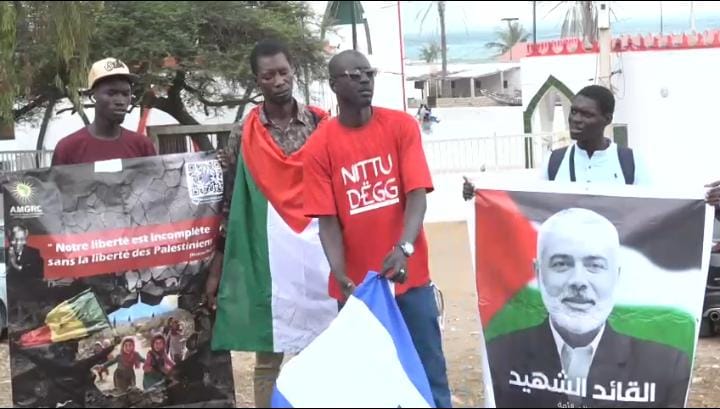 Meurtre d’Ismaïl Haniyeh : Karim Xrum Xax et Cie brûlent le drapeau d’Israël devant les caméras
