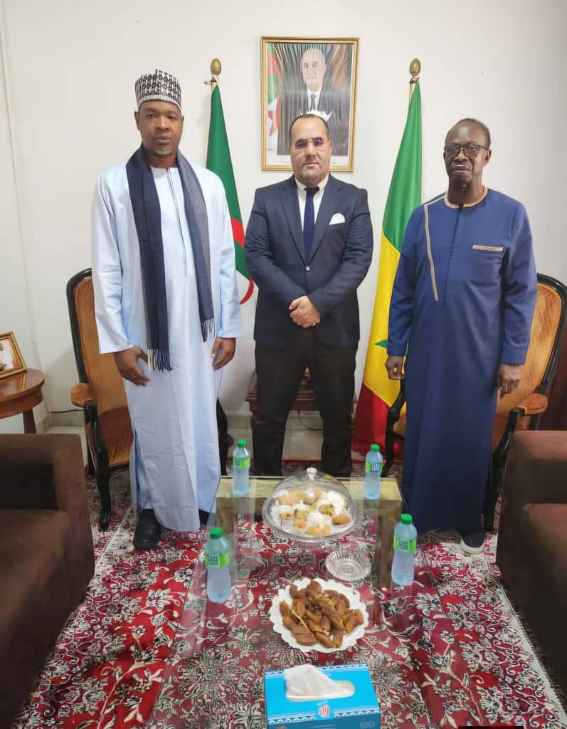 Diplomatie et Coopération: Dr Mohamed Diallo et Sheikh Mohamed Khalifa Niass reçus par l’Ambassadeur d’Algérie (par Dr Mohamed DIALLO)